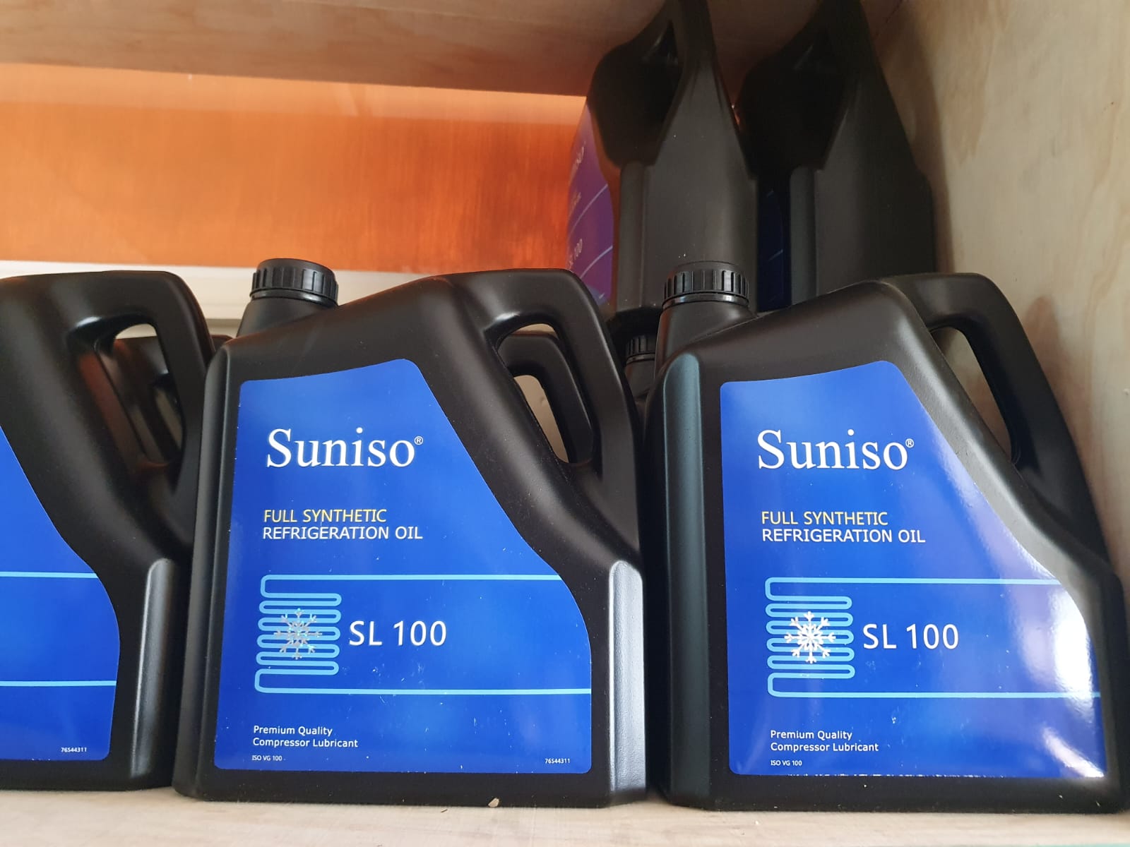 Suniso SL 100 refrigeration oil use for lubrication in HVAC systems, cold rooms, chillers, and industrial refrigeration equipment in Kenya, Uganda, and Tanzania supplied by System Star Industrial.